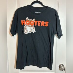 Hooters Black Graphic T-Shirt - Size Medium